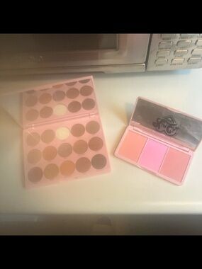 Kimchi Chic Beauty  Eyeshadow & Blush Pallets